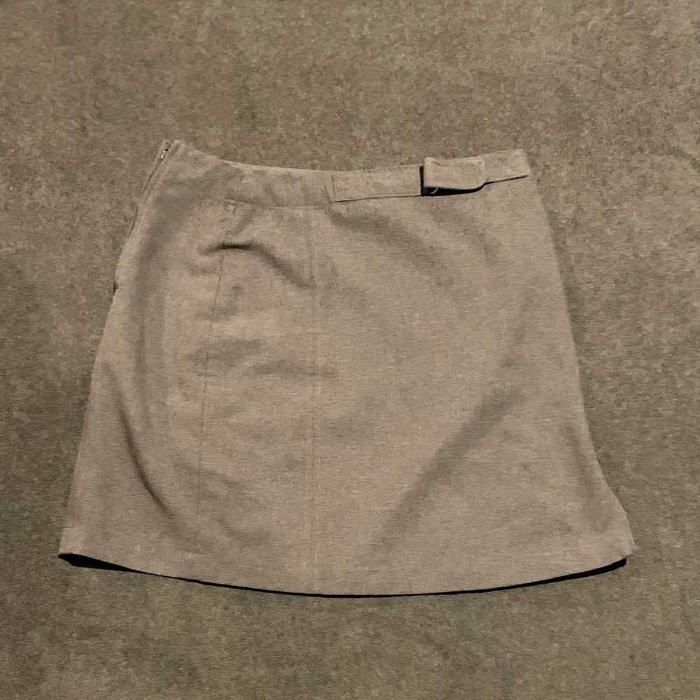 Cute gray skirt size 10